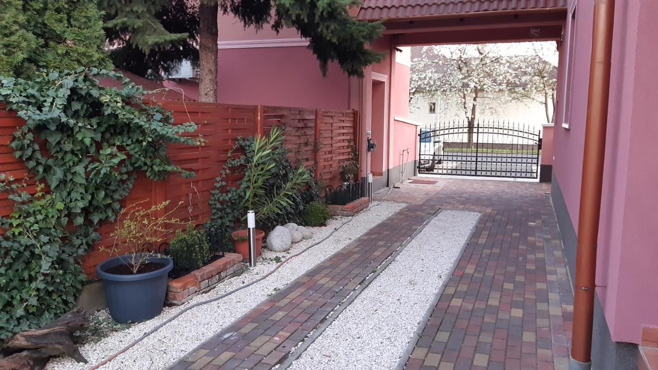 Alom Apartman Hajdúszoboszló Exterior foto